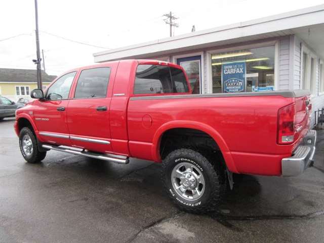 2006 Dodge Ram Pickup 2500 Laramie 4dr Mega Cab 4WD SB